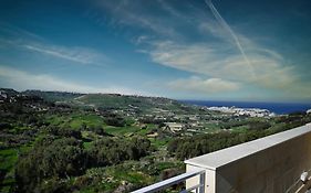 Cliff Edge Apartment In Xaghra